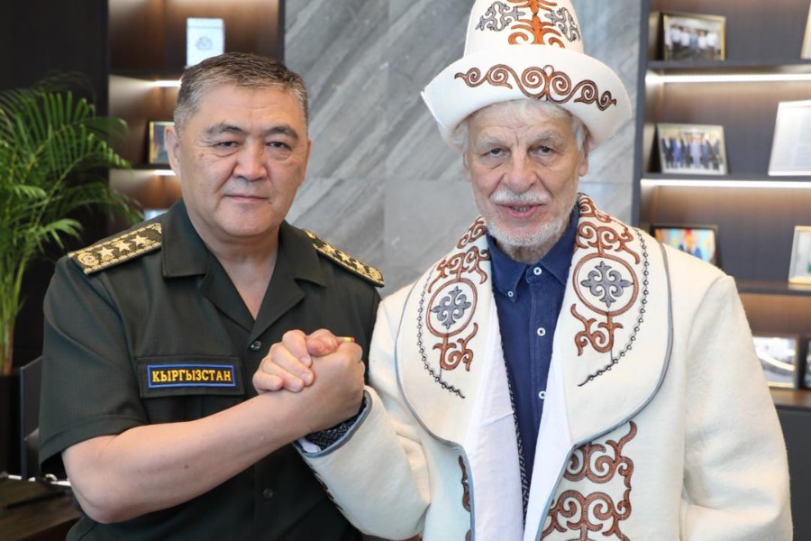 Камчыбек Ташиев белгилүү италиялык актёр жана режиссёр Микеле Плачидо менен жолукту