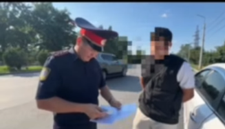 Чүйдө өспүрүм сүрөт, видеого түшүү үчүн асманга ок чыгарган
