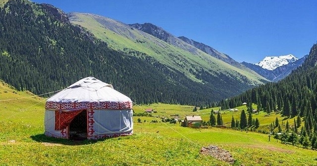 Беларусь журналисттери Кыргызстандын туристтик потенциалы тууралуу репортаж даярдады