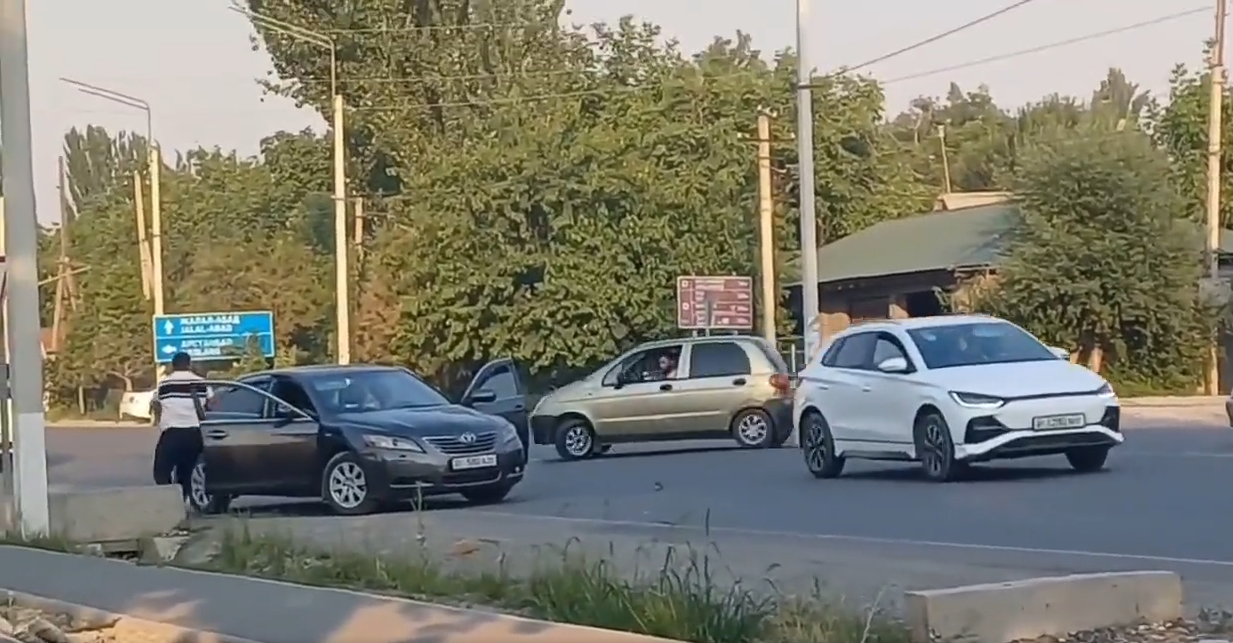 Базар-Коргондо кыз талашып, тапанча менен коркуткандар кармалды