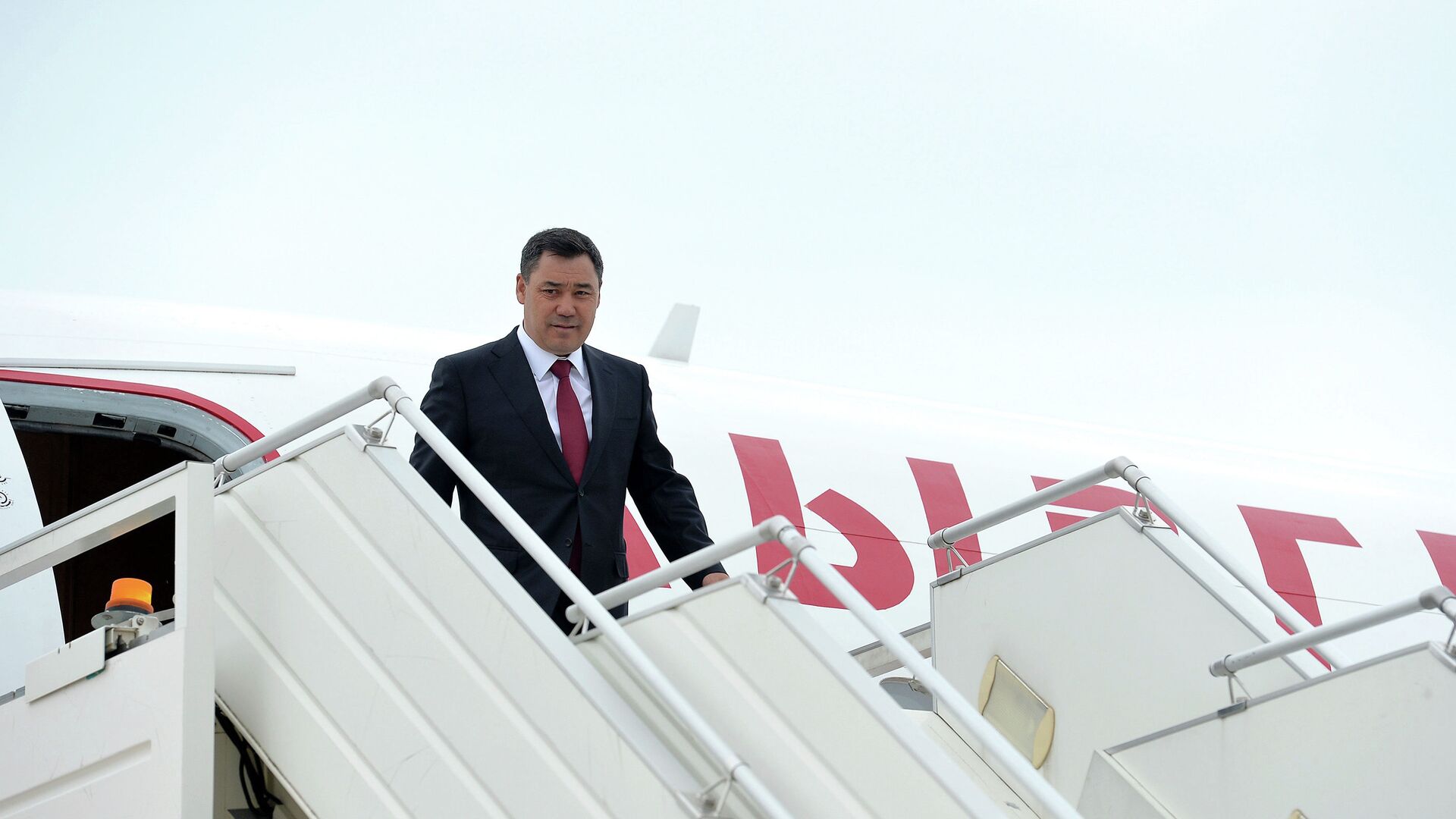 Садыр Жапаров Тажикстанга мамлекеттик сапары менен барат