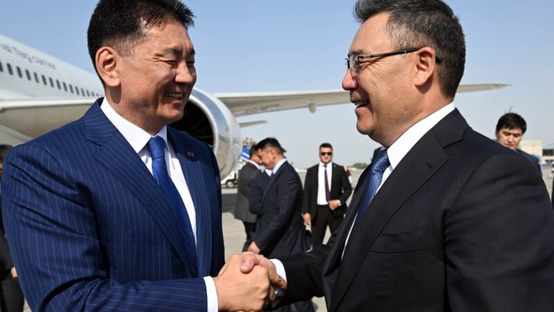 Монголиянын Президенти Кыргызстанга келди