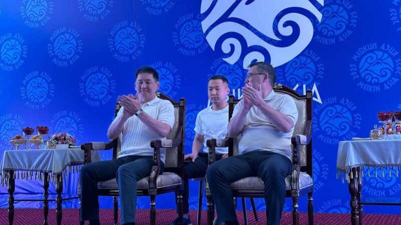 Садыр Жапаров менен Монголиянын президенти “Мейкин Азия” фестивалына келди
