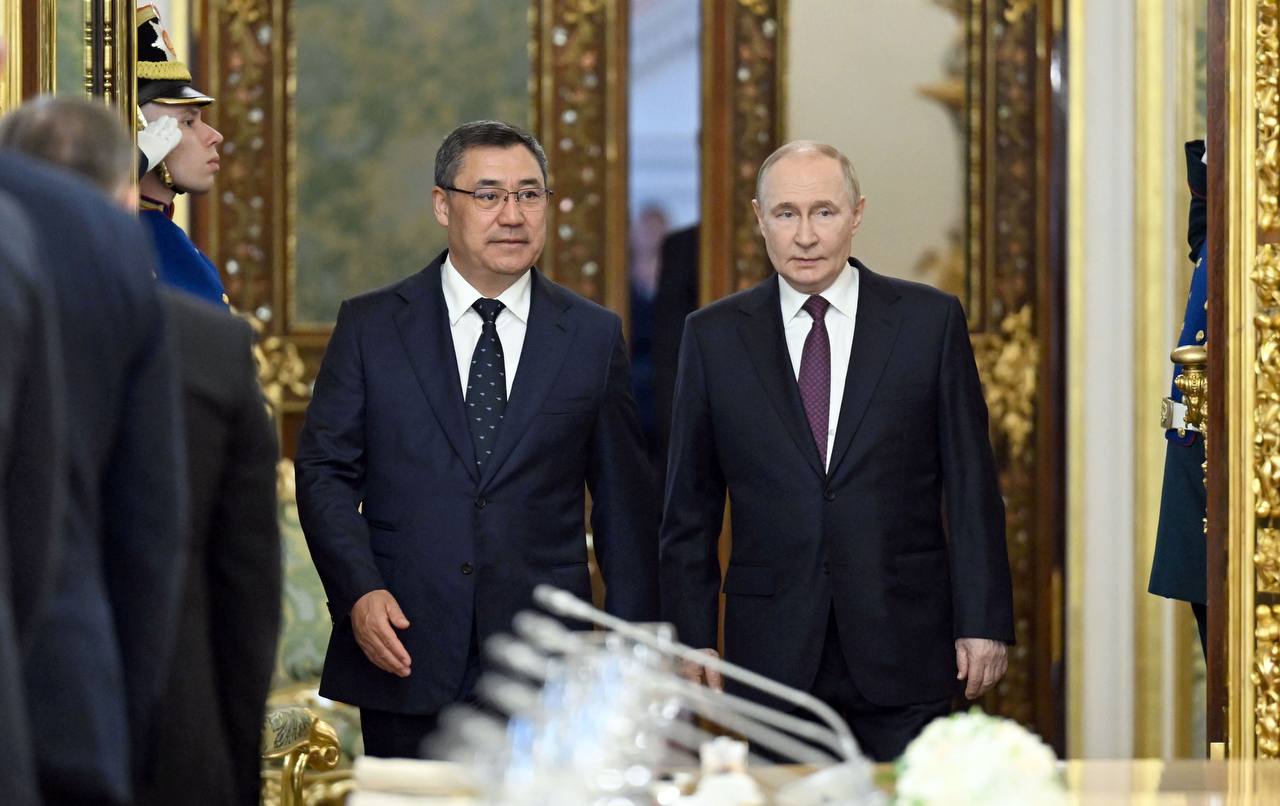 Садыр Жапаров Владимир Путин менен сүйлөшүүлөрдү жүргүздү