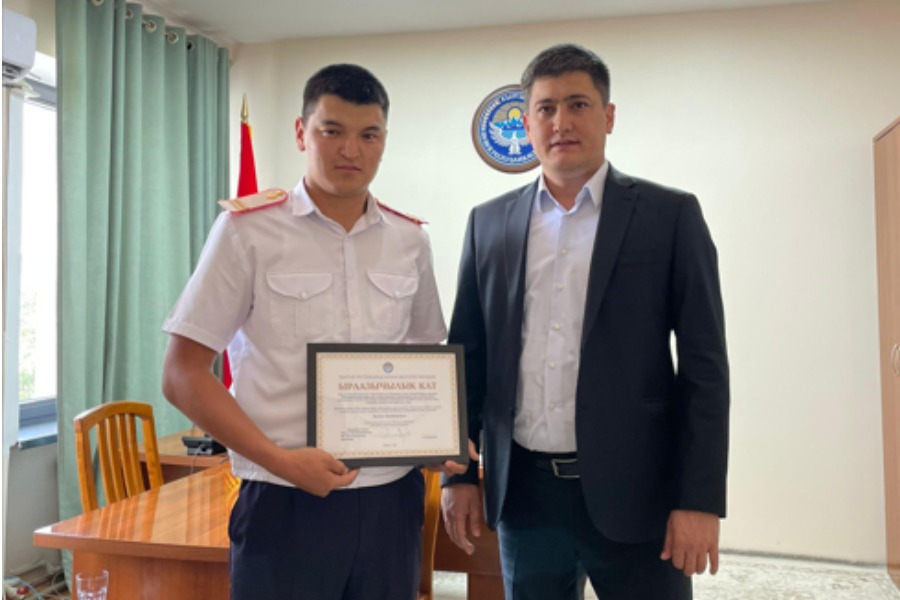 Эл өкүлү кайгуул кызматкерлерин сыйлады