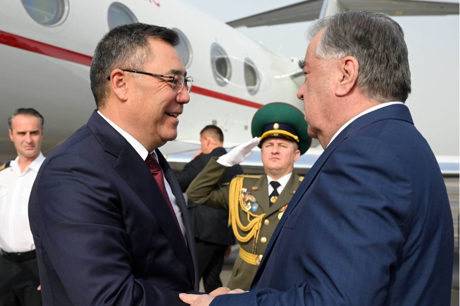 Садыр Жапаров мамлекеттик сапар менен Тажикстанга барды