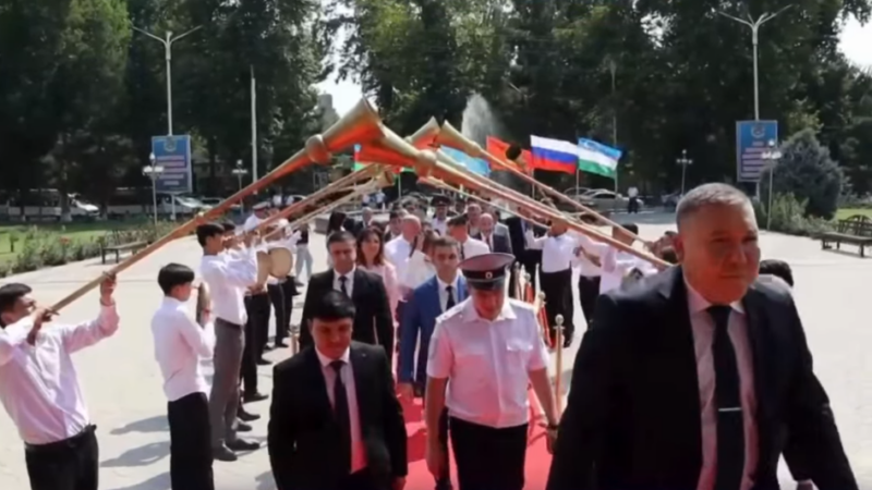 Жол кыймылынын жаш тескөөчүлөрүнүн эл аралык кароо-сынагы расмий ачылды