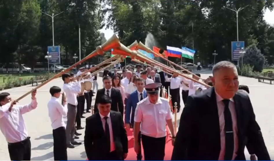 Жол кыймылынын жаш тескөөчүлөрүнүн эл аралык кароо-сынагы расмий ачылды