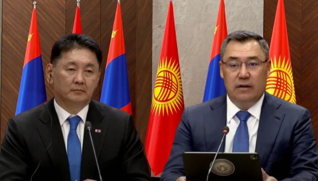 Кыргызстан менен Монголиянын президенттери жолугушуу өткөрүүдө