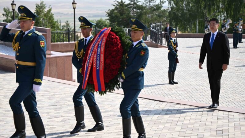 Монголиянын президенти “Ата-Бейит” тарыхый-мемориалдык комплексине барды