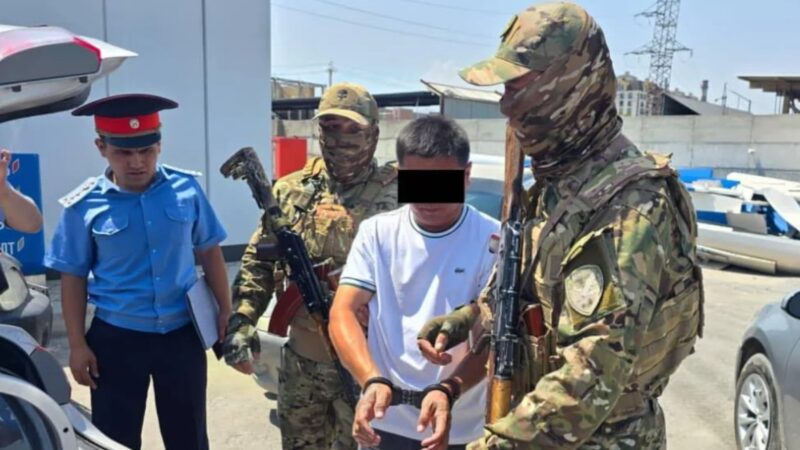 Кызыл-Кыяда пара алган салык инспектору кармалды