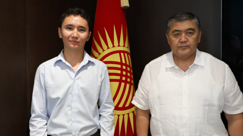 Ташиев Кембридж университетине өткөн Ногойбаевге колдоо көрсөттү
