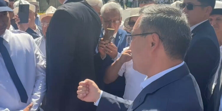 “Жол тыгынын өзүңөр жаратасыңар!” Президент айдоочуларга кайрылды
