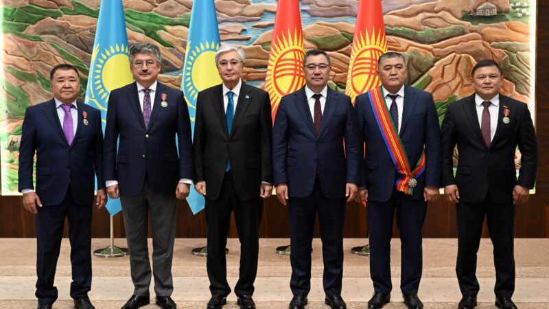 Касым-Жомарт Токаев бир катар мамлекеттик жана коомдук ишмерлерди сыйлады