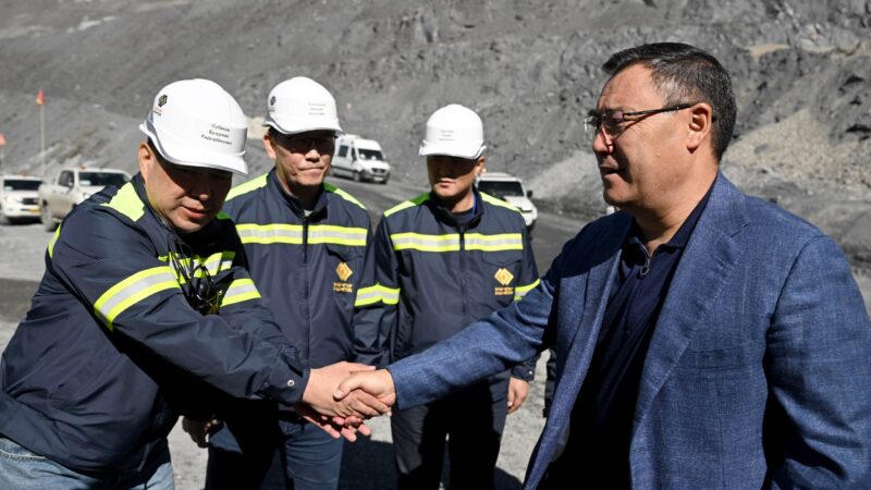Президент Кумтөрдө алтынды жер астынан казып алуу долбоорун баштап берди