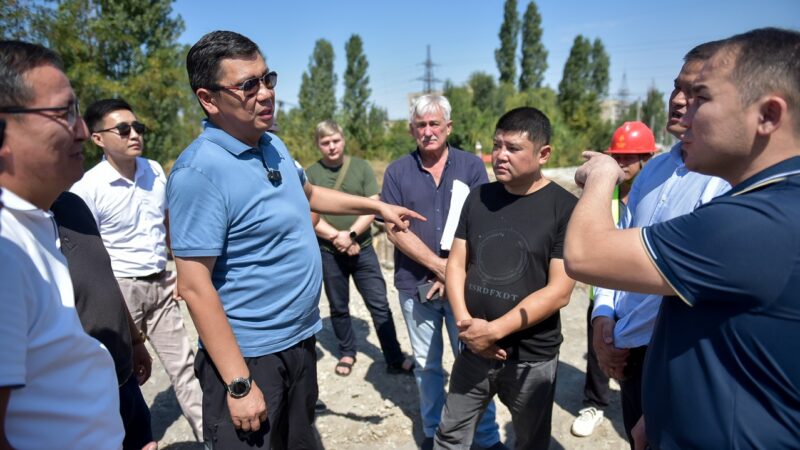 Бишкектин мэри жасалып жаткан жолдорду октябрда оңдоп бүтүрүүнү тапшырды