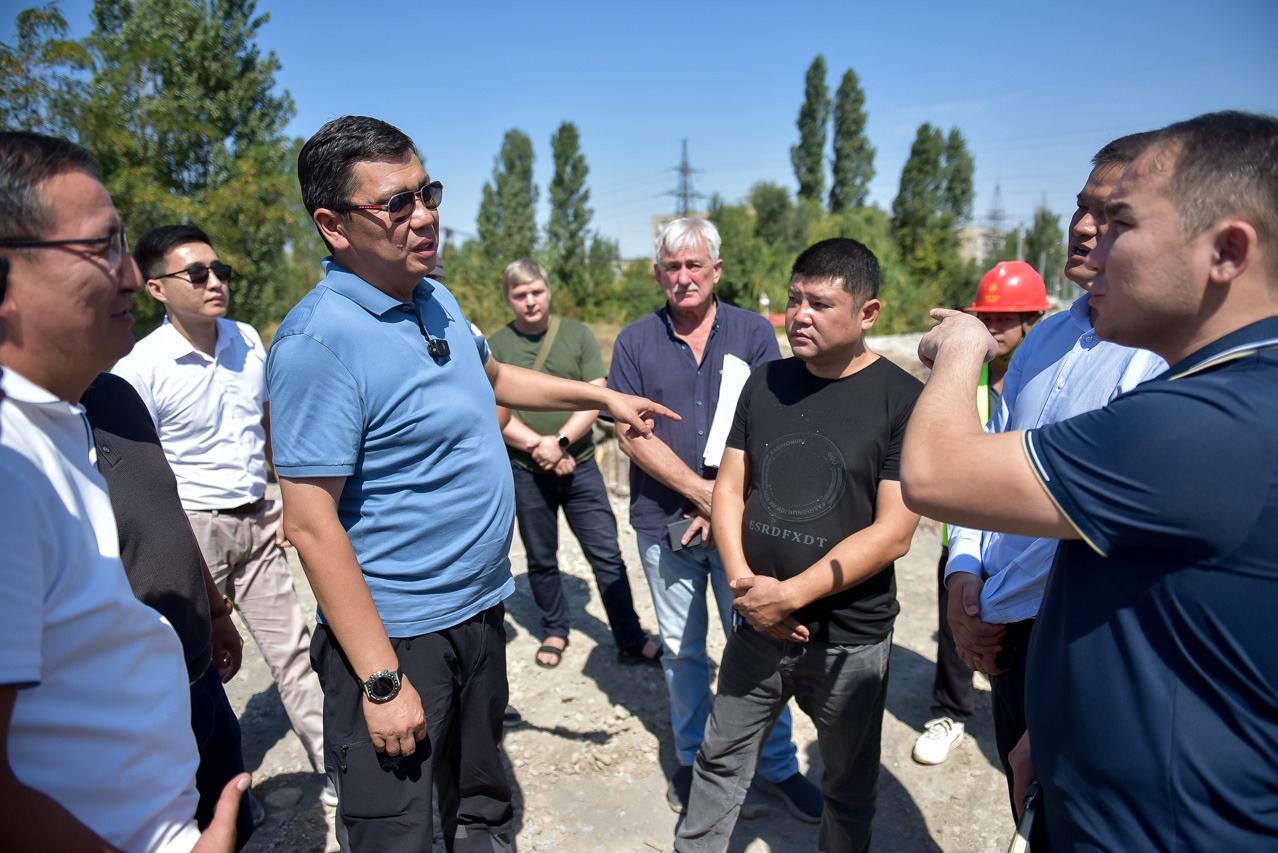 Бишкектин мэри жасалып жаткан жолдорду октябрда оңдоп бүтүрүүнү тапшырды