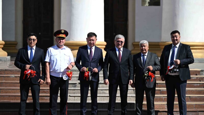 Өкмөт бир катар маморгандарга жаңы автоунааларды тапшырды