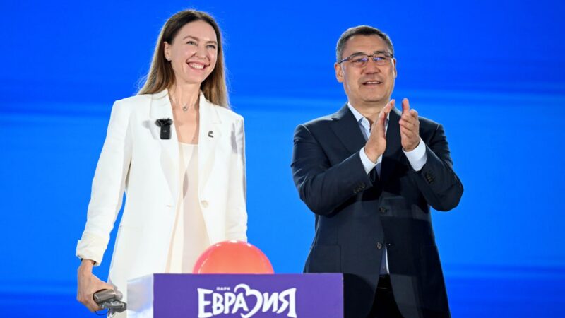 Садыр Жапаров Бишкекте “Евразия” оюн-зоок паркынынын ачылышына катышты