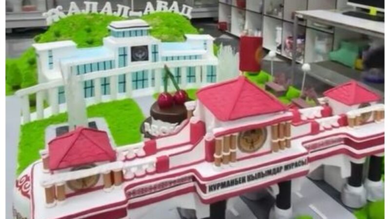 Жалал-Абаддыктар Эгемендүүлүк күнүнө карата өзгөчө торт жасашты