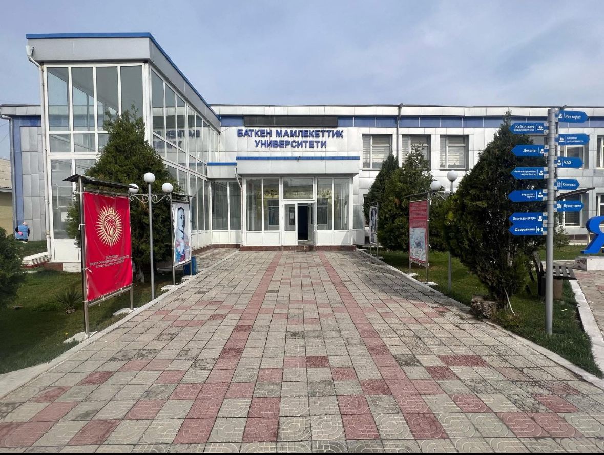 Баткенде 2170 студент окуудан чыгарылды