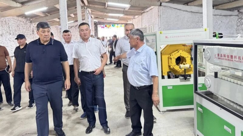 Лейлекте саатына 100 полиэтилен түтүк  өндүрүлүүдө