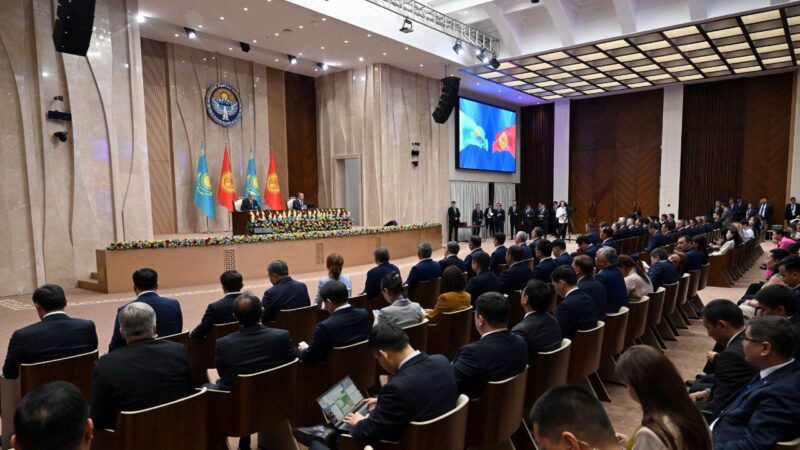 Кыргызстан менен Казакстан соода-логистика тармагында кызматташууну кеңейтет