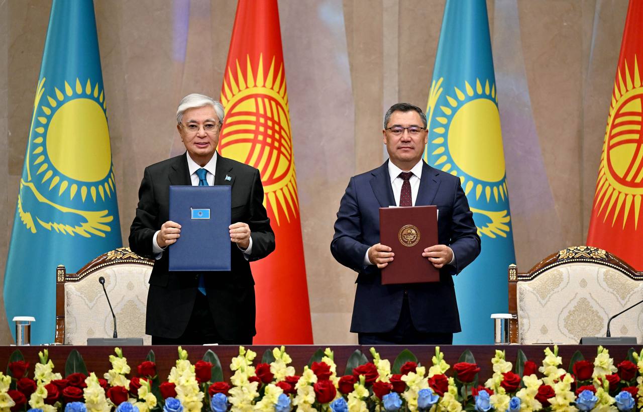 Президенттердин сүйлөшүүлөрүнүн жыйынтыгы боюнча бир катар эки жактуу документтерге кол коюлду