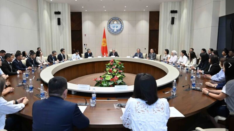 Өлкөнүн мамлекеттик кызматкерлери Японияга окууга барат