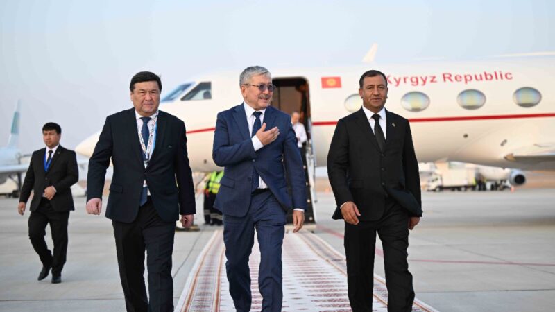 Адылбек Касымалиев иш сапары менен Түркмөнстанга барды