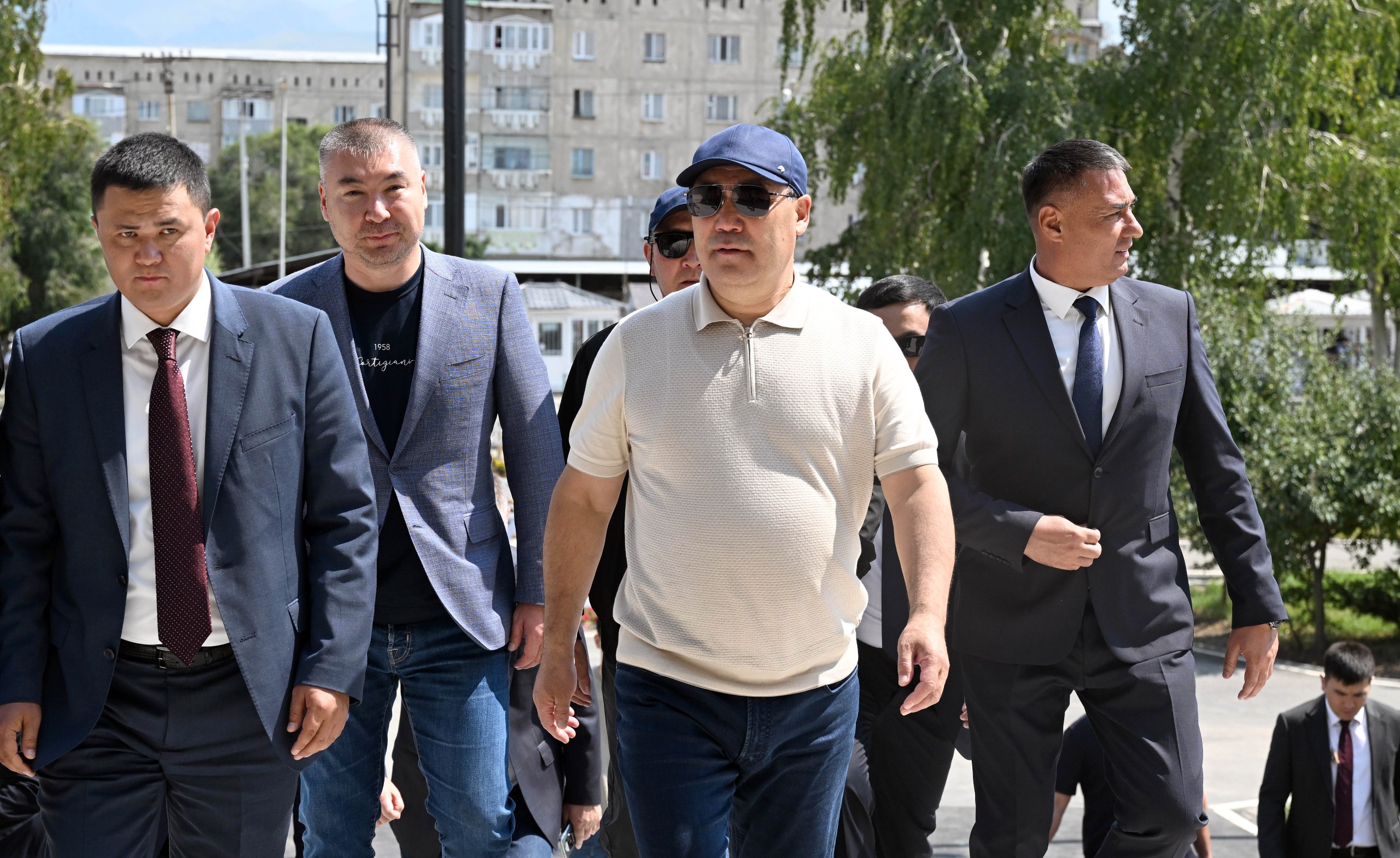 Президент Садыр Жапаров Караколдун автовокзалы менен таанышты