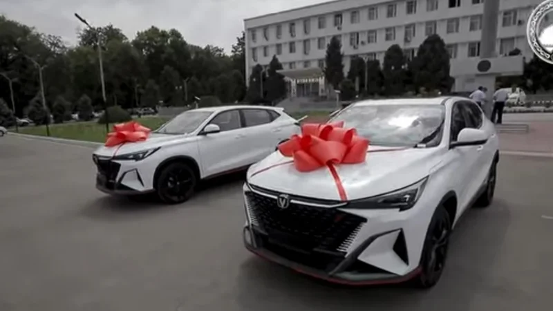 Ош шаардык сотуна жана прокуратурасына унаалар тапшырылды