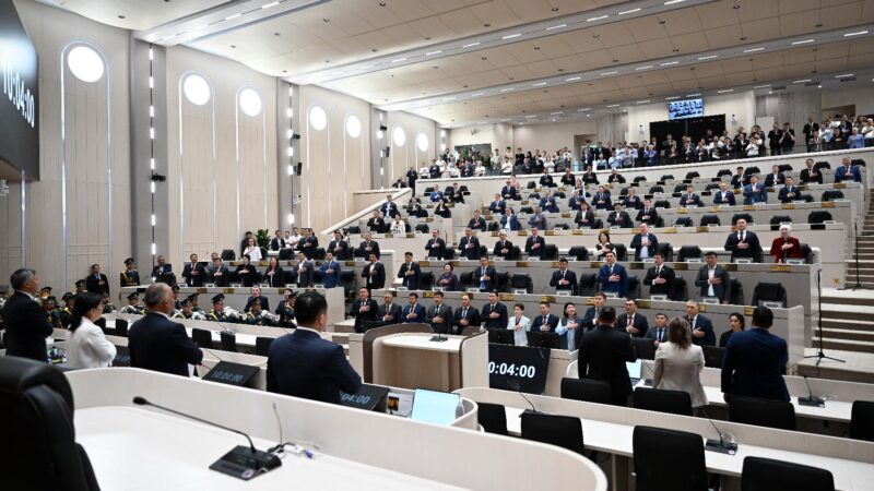 Жогорку Кеңеш каникулдан кийин жаңы залда кезектеги сессиясын баштады