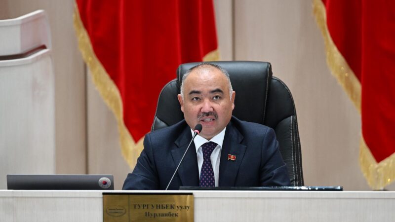 Төрага парламенттин өзүн-өзү таратуусу боюнча билдирүү жасады