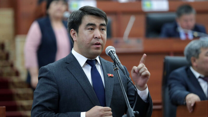 Акаев Жогорку Кеңештин таркашын колдой турганын билдирди