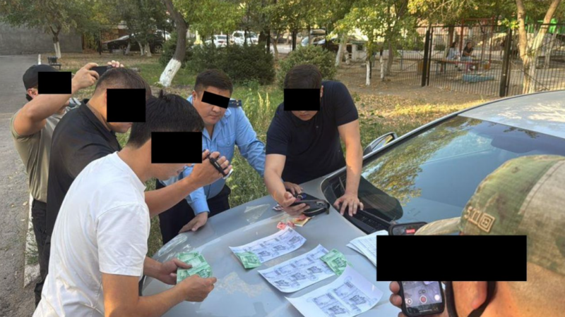 УКМК Ленин районунун дагы эки салыкчысын кармады