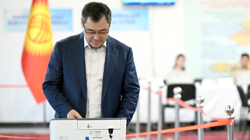 Президент ЖК депутаттарын мөөнөтүнөн мурда шайлоону 30-ноябрга дайындады