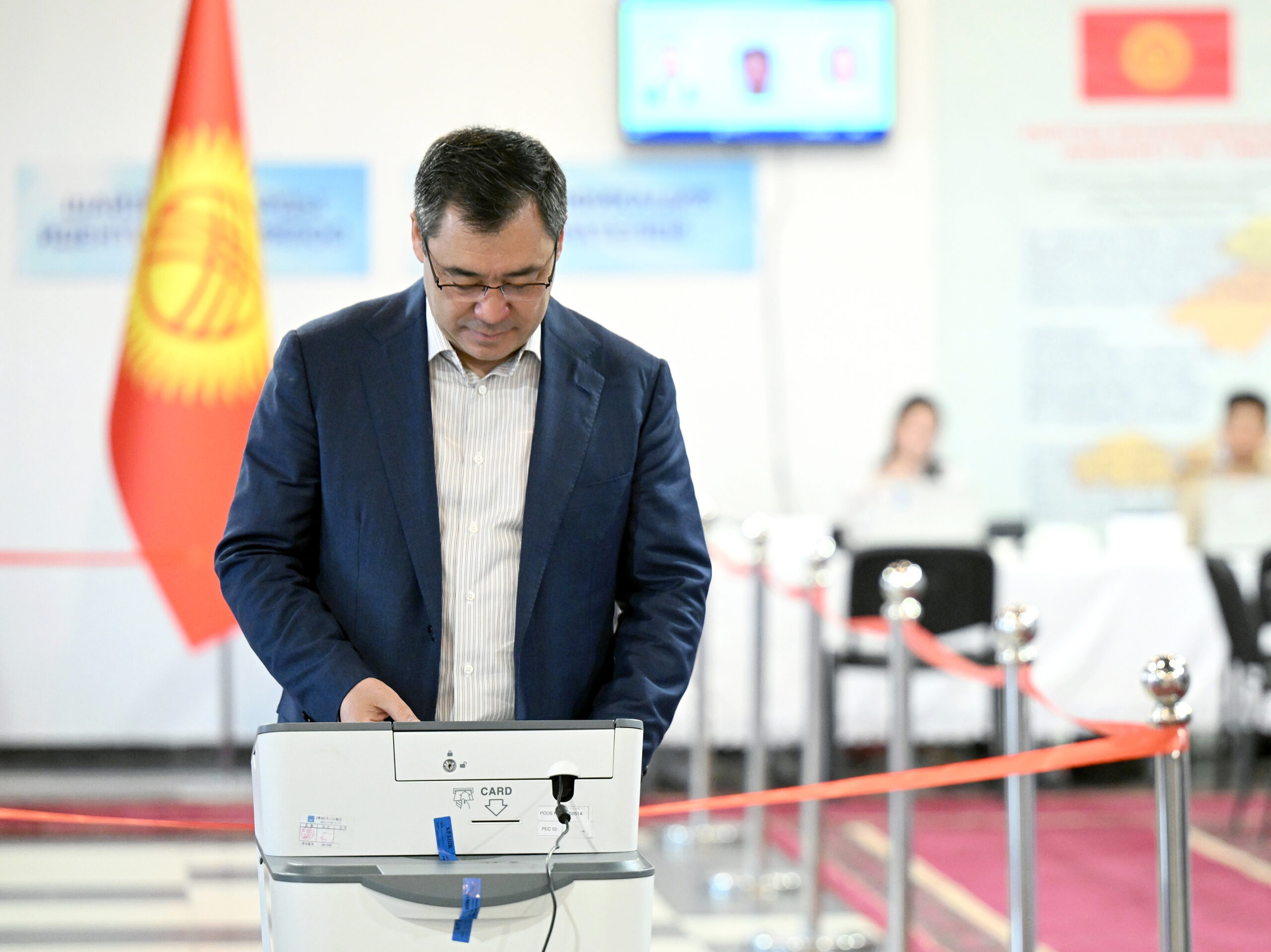 Президент ЖК депутаттарын мөөнөтүнөн мурда шайлоону 30-ноябрга дайындады