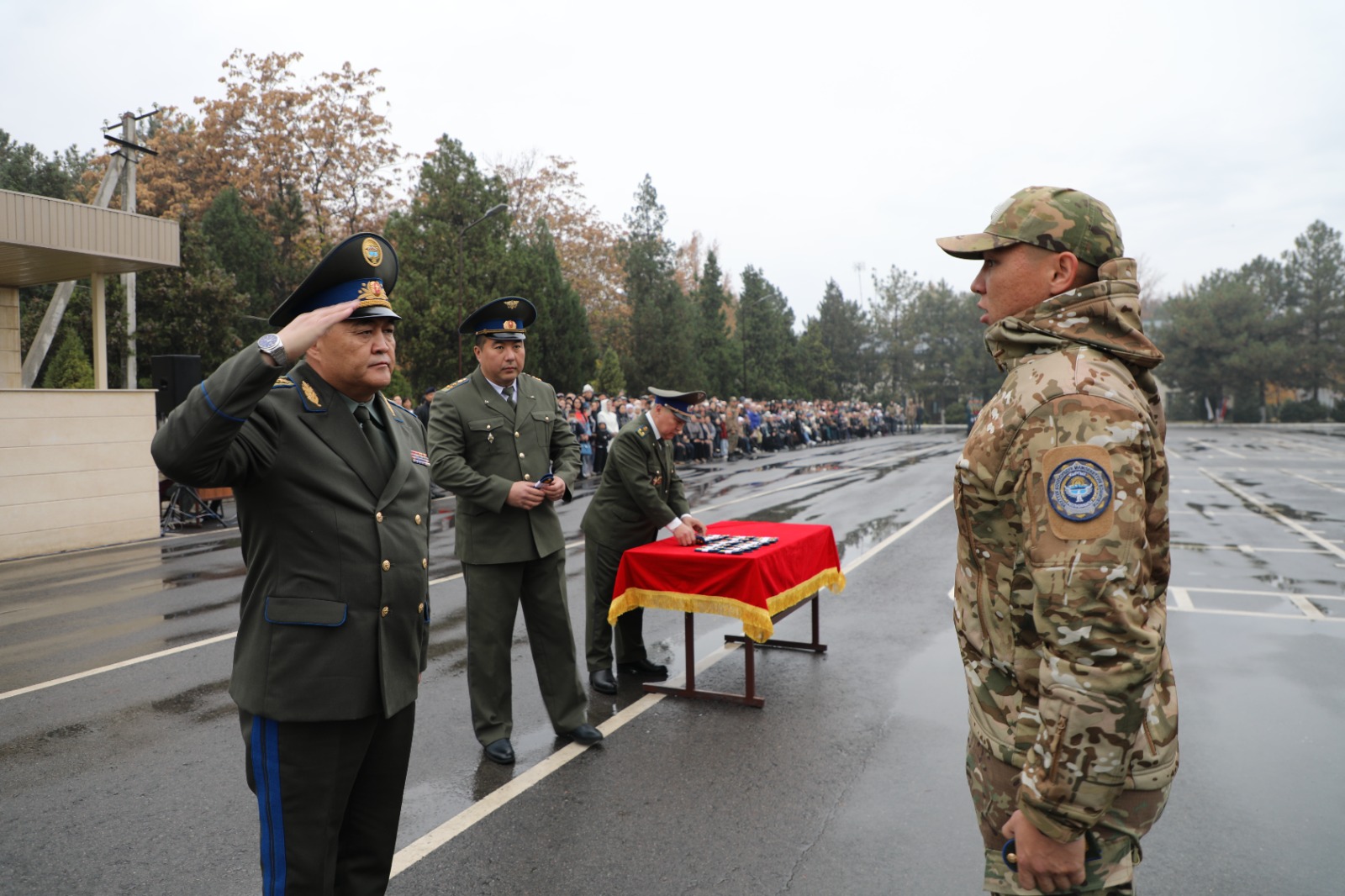 УКМКнын аскер бөлүгүндө жаш жоокерлер ант беришти