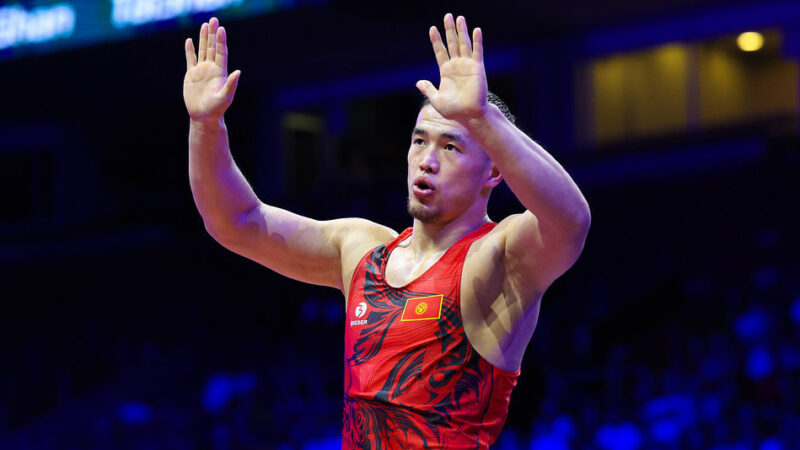 PWL-10: Акжол Махмудов болгариялык балбан менен беттешет