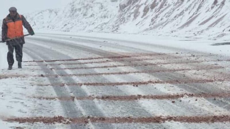 Ашууларда кар жаап жатат