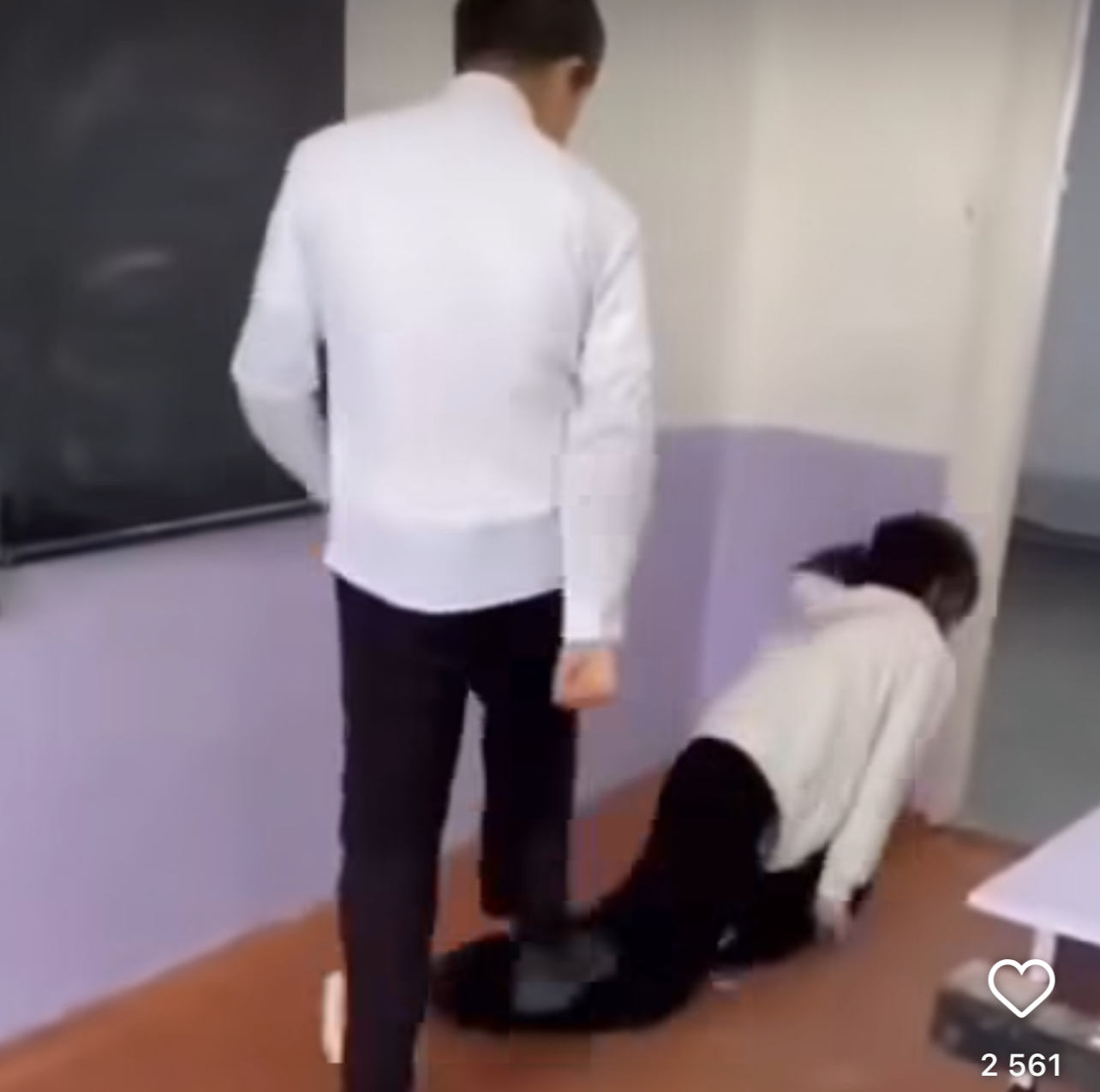 Караколдо классташ кызын тепкилеген бала оорукчанбы?
