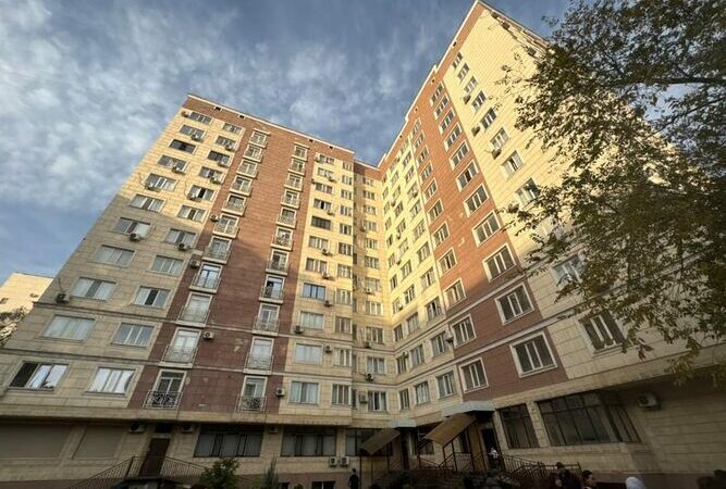 Бишкектеги 11 жылдан бери көйгөйлүү болуп келген көп кабаттуу үй мыйзамдаштырылды