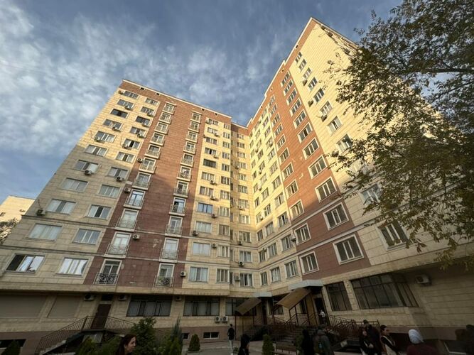 Бишкектеги 11 жылдан бери көйгөйлүү болуп келген көп кабаттуу үй мыйзамдаштырылды