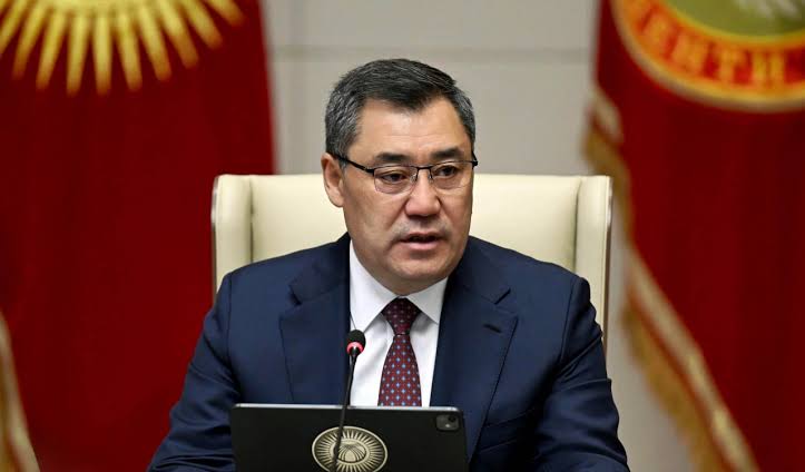 Жапаров маркумдардын жакындарына көңүл айтып, өрт коопсуздугун күчөтүүнү тапшырды
