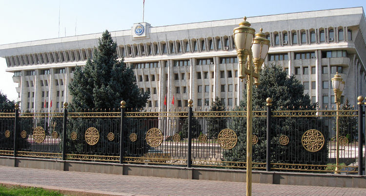 ЖК депутаттарынын жардамчылары жумуштан кетип, айлык-акылары токтотулду