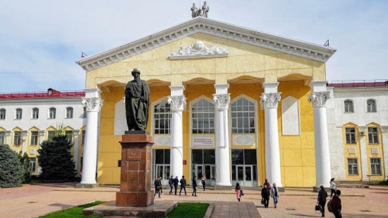 Кыргыз Улуттук Университети 3-даражадагы Манас ордени менен сыйланды