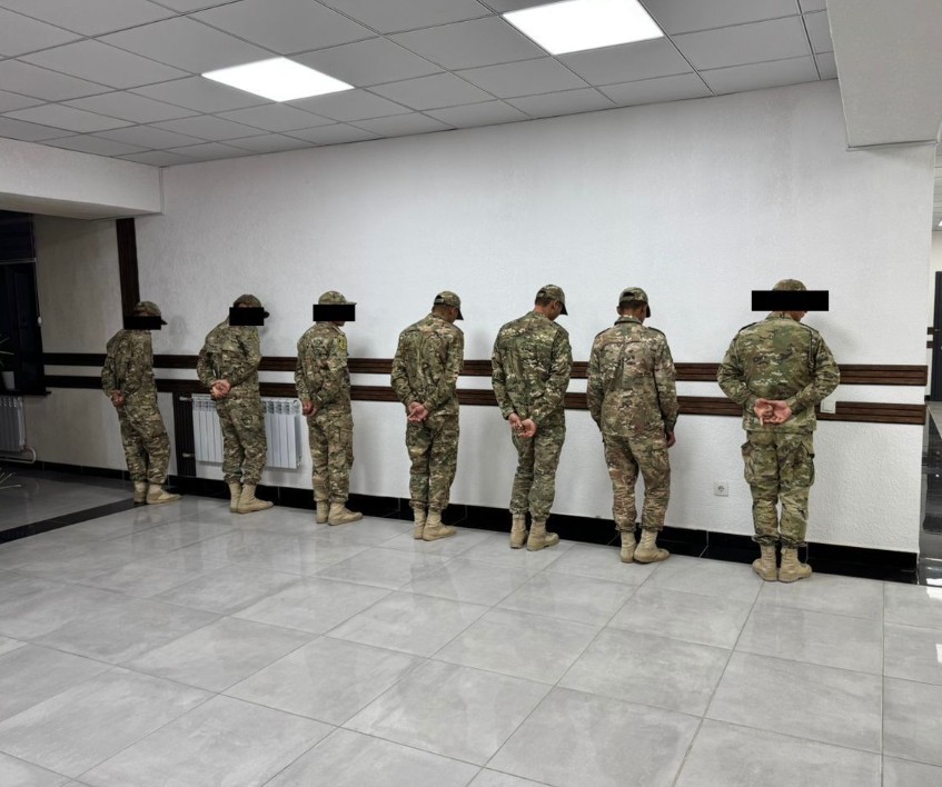90 миң сомго чейин алышкан. Аскер бөлүктүн командири камалды