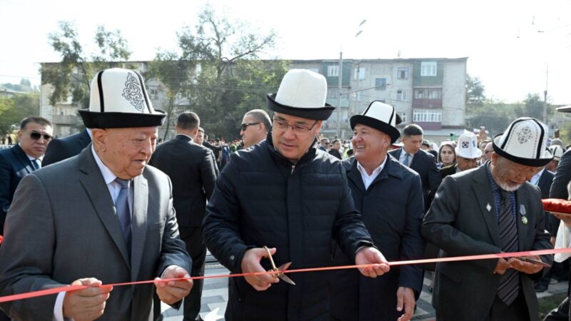 Садыр Жапаров Ош шаарында Барпы Алыкулов атындагы жаңы паркты ачты
