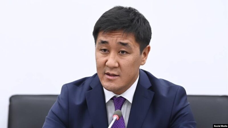 Орунбеков кытай жана кыргыз жарандары аралашкан мушташка укуктук баа берилерин айтты